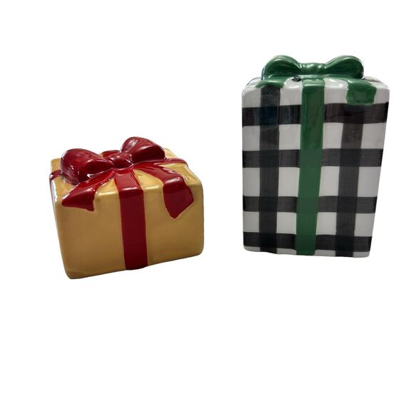 Hallmark 2023 Holiday Gift Boxes Salt Pepper Shakers Festive VIP Limited Edition - Picture 1 of 16